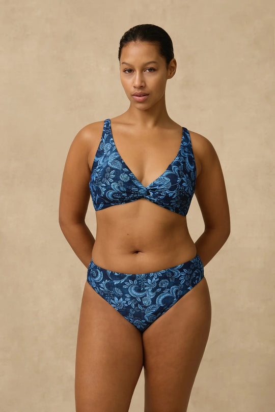 Taylor Multi Fit Twist Crop - Taylor